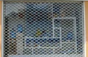 Cửa cuốn lưới mắt võng sơn tĩnh điện